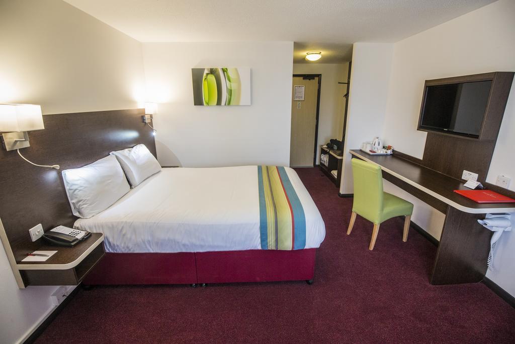 Отель Ramada London South Mimms 4*